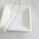 Colar de Coração Prateado com Pata e Pendente