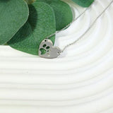 Colar de Coração Prateado com Pata e Pendente