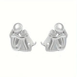 Brincos Delicados em Prata e Ouro com Motivo de Abraço