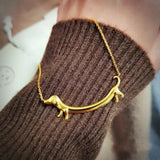 Colar Dachshund Dourado para Mulheres