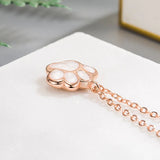 Colar com Pingente de Pata – Joalharia Animal Simbólica para Mulheres