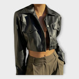 Casaco curto de couro com bolsos