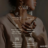 Anel elegante em ouro com pedras brilhantes